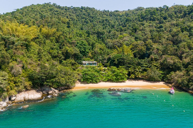 Pty008 - Luxury beachfront villa in Paraty