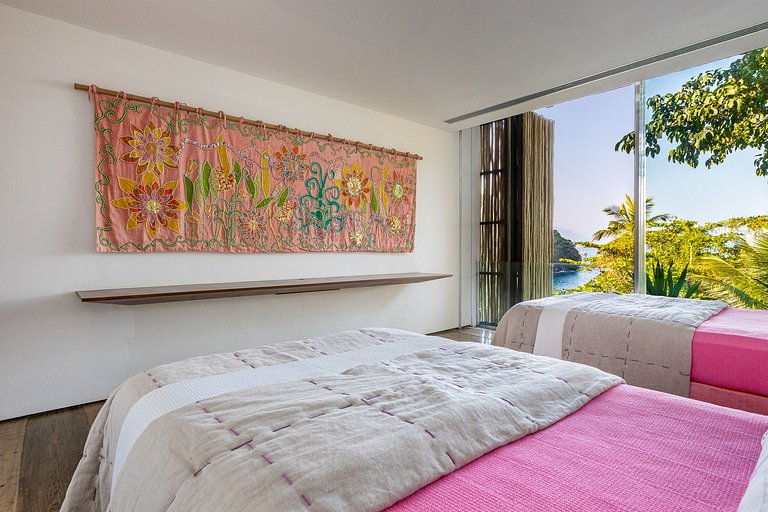 Pty008 - Luxury beachfront villa in Paraty