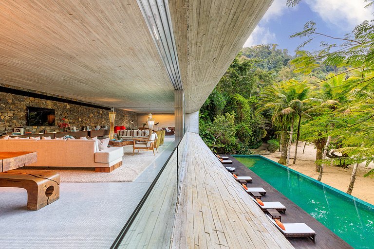 Pty008 - Luxury beachfront villa in Paraty