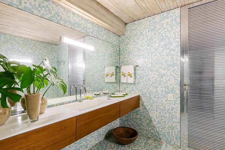 Pty008 - Luxury beachfront villa in Paraty
