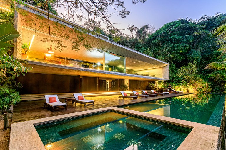 Pty008 - Luxury beachfront villa in Paraty