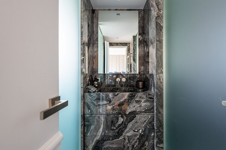 Par305 - Appartement de prestige dans le 8ème