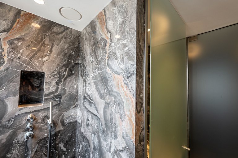 Par305 - Appartement de prestige dans le 8ème