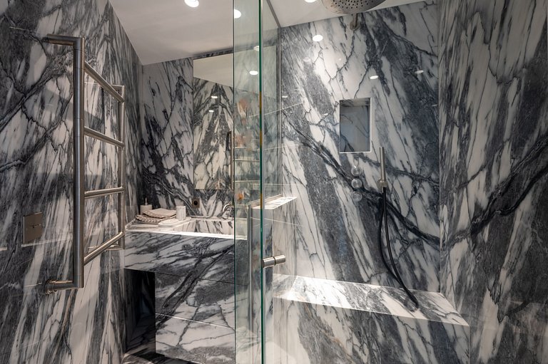 Par305 - Appartement de prestige dans le 8ème