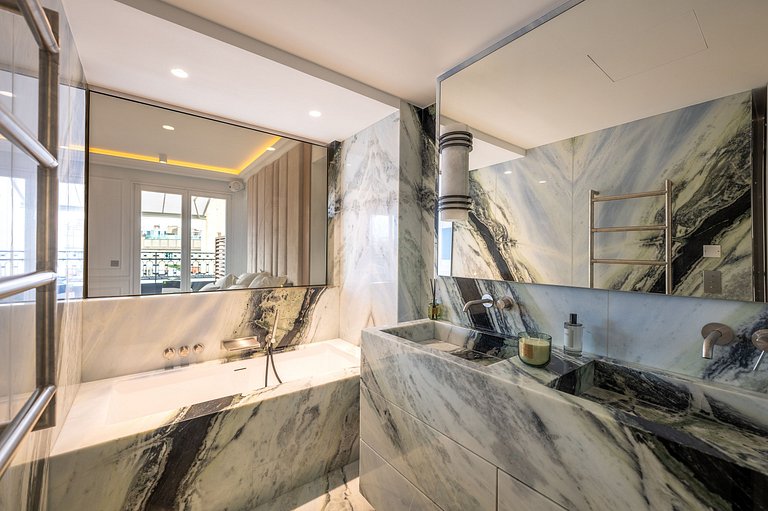 Par305 - Appartement de prestige dans le 8ème