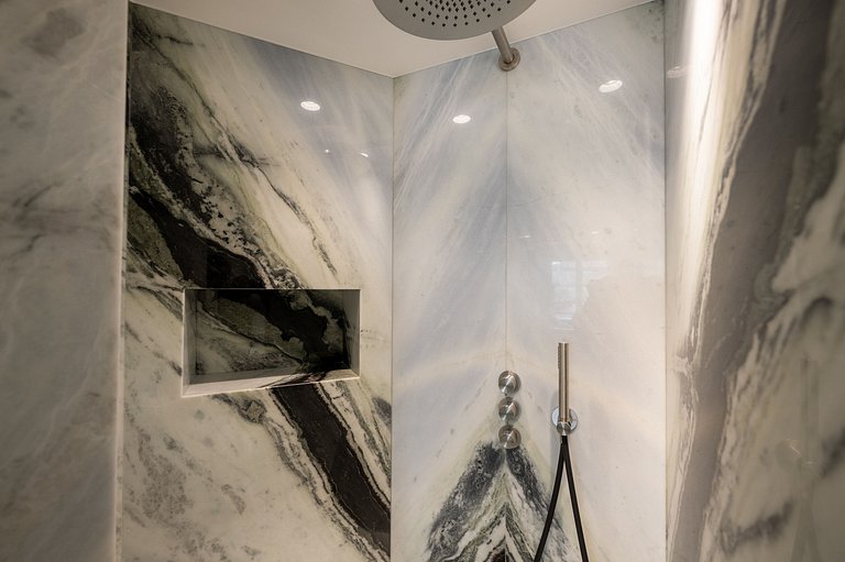 Par305 - Appartement de prestige dans le 8ème