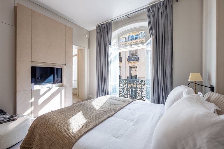 Par070 - Luxury apartment in Saint Germain