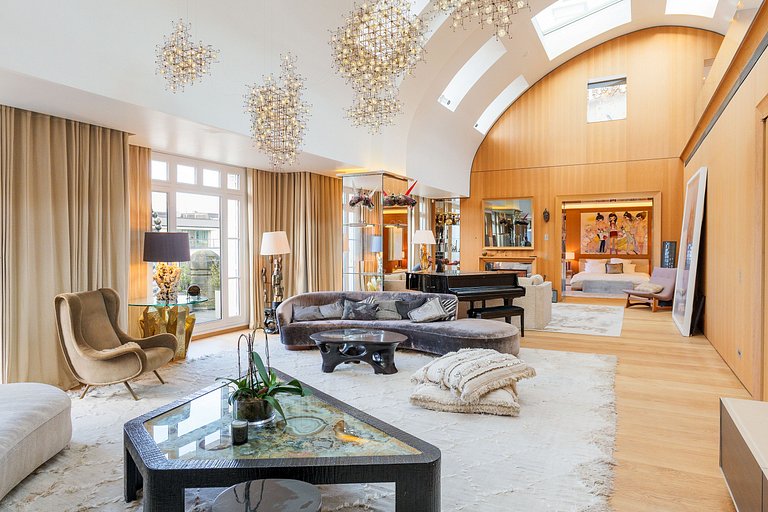 Par007 - Cobertura única no topo de um Palácio