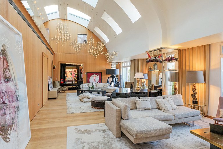 Par007 - Cobertura única no topo de um Palácio