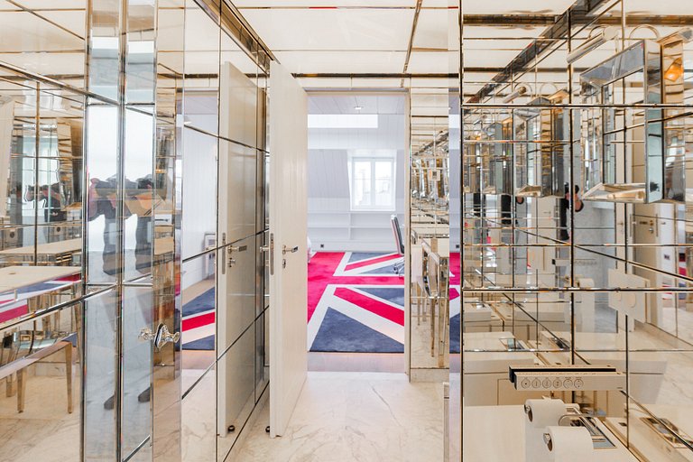 Par007 - Cobertura única no topo de um Palácio