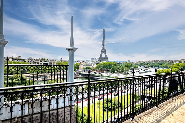 Par142 - Penthouse in Paris with iconic views