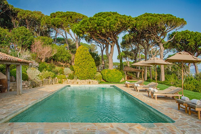 Azu032 - Exceptional Villa in Saint-Tropez