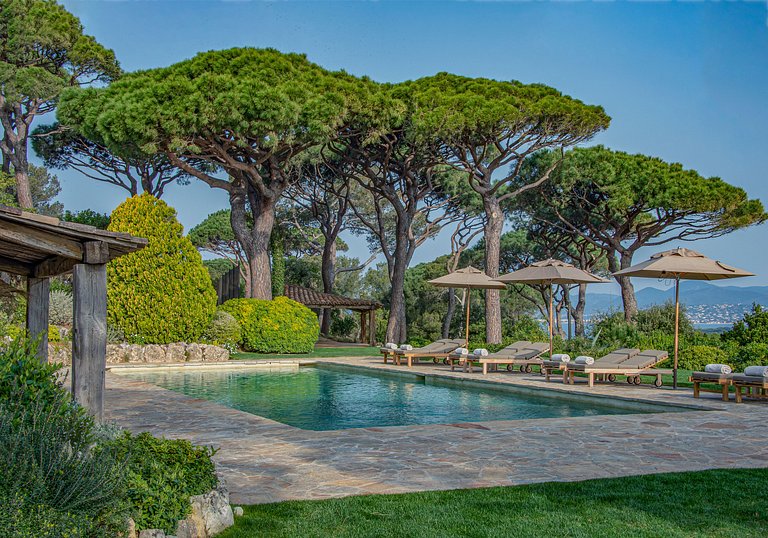 Azu032 - Exceptional Villa in Saint-Tropez