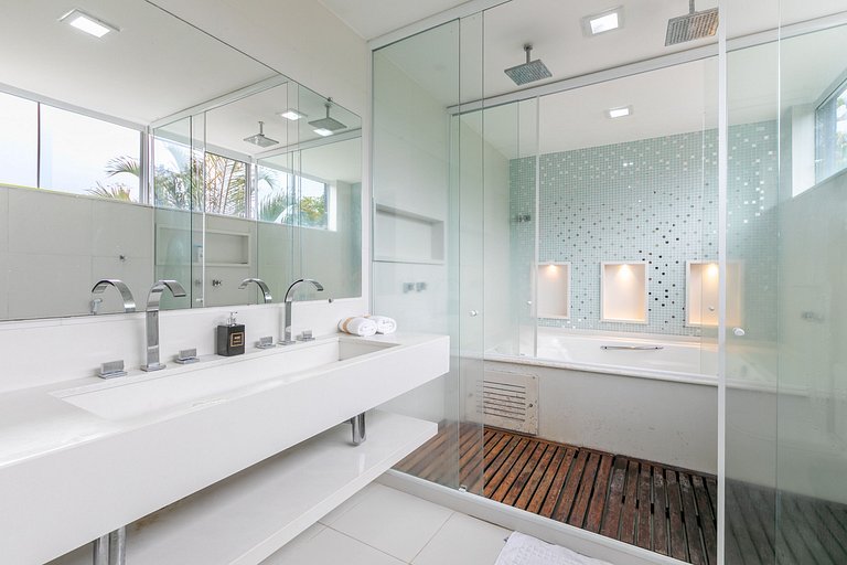 Ang063 - 5-Suite Villa with Pool, Spa and Garden