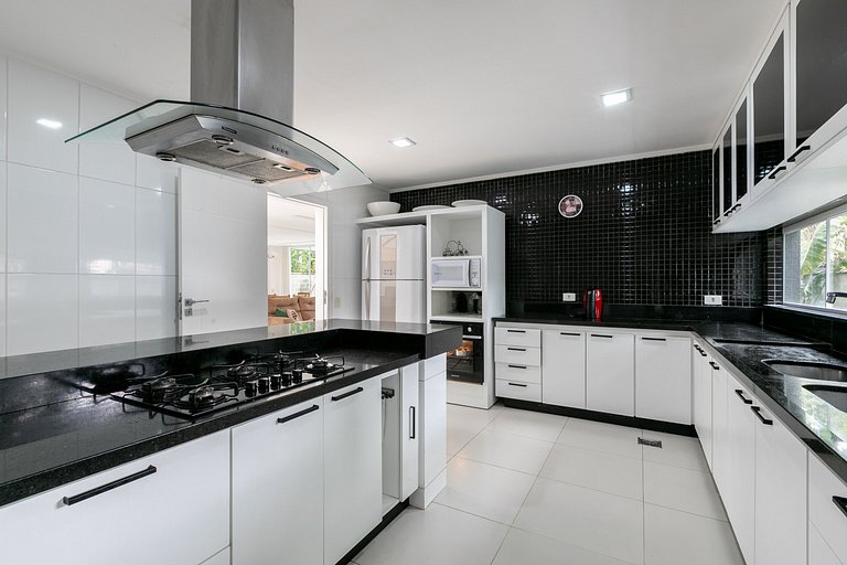 Ang063 - Beautiful House in Porto Frade
