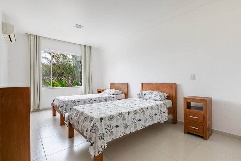 Ang063 - Beautiful House in Porto Frade