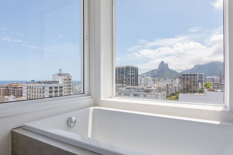 Rio022 - Luxury penthouse with pool and views in Ipanema