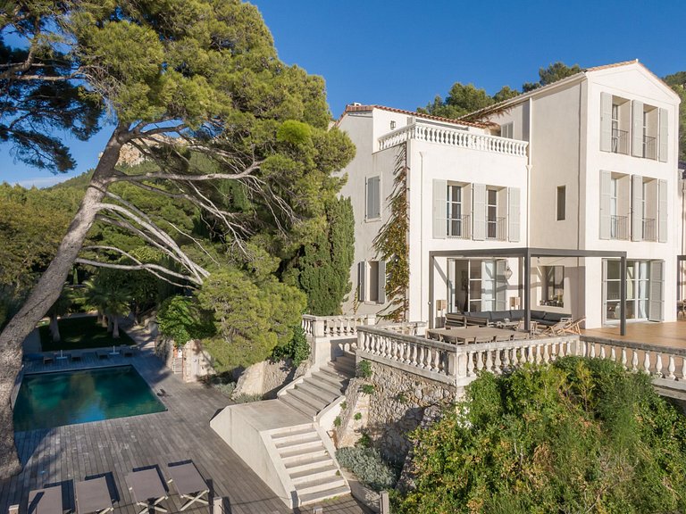 Azu004 - Prestigious Villa in Cassis