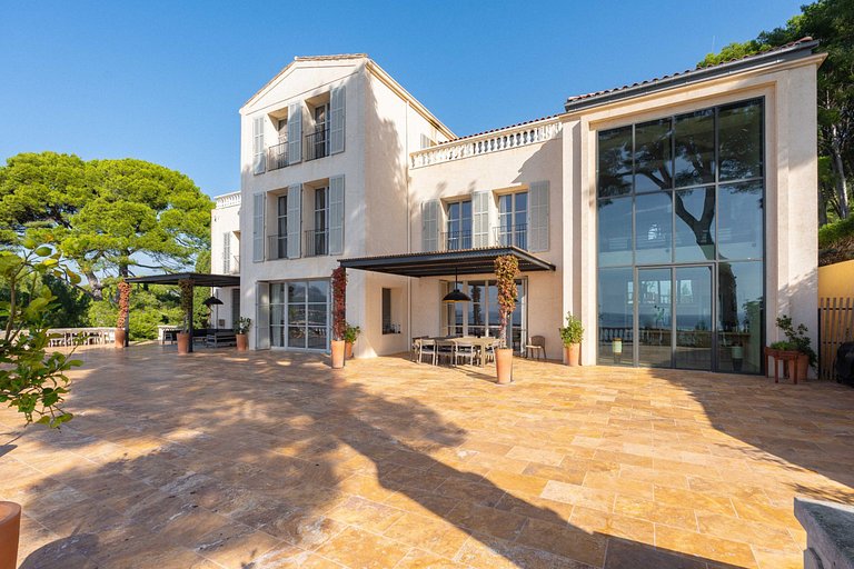 Azu004 - Prestigious Villa in Cassis