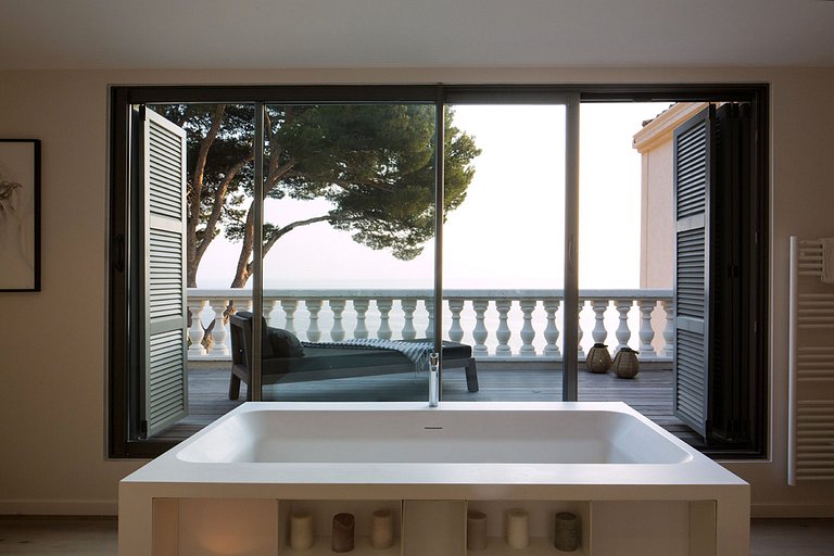 Azu004 - Prestigious Villa in Cassis