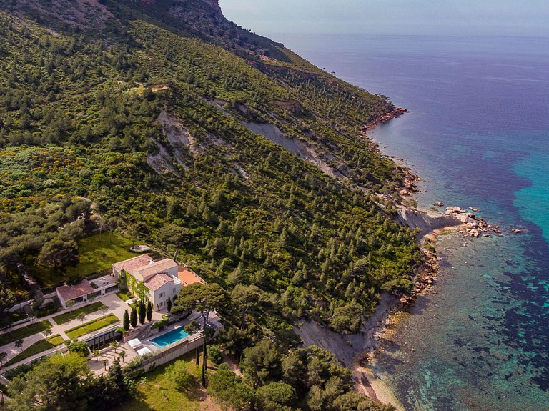 Azu004 - Prestigious Villa in Cassis