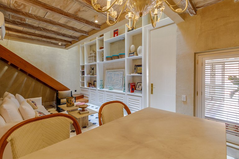 Car067 - Duplex apartment in Cartagena's Old City