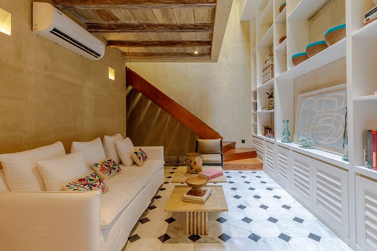 Car067 - Duplex apartment in Cartagena's Old City