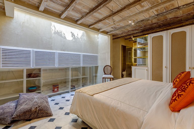 Car067 - Duplex apartment in Cartagena's Old City