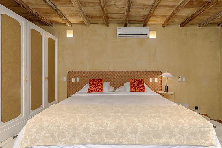 Car067 - Duplex apartment in Cartagena's Old City