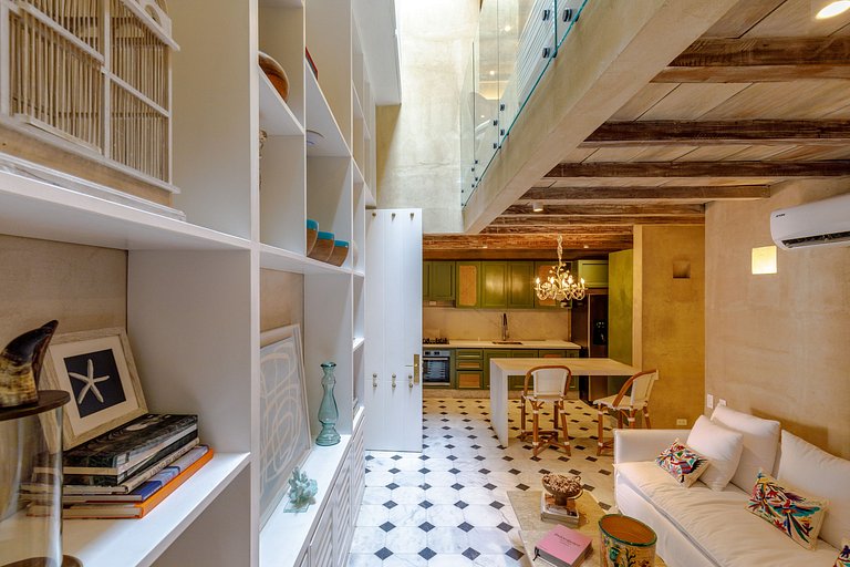 Car067 - Duplex apartment in Cartagena's Old City