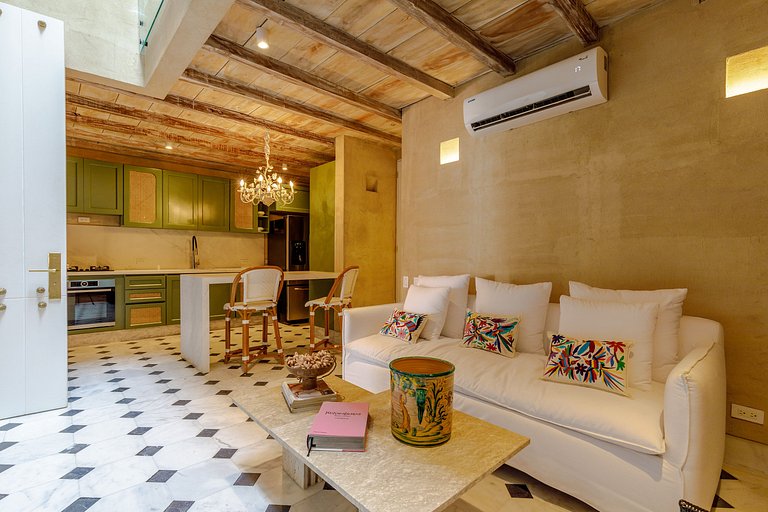 Car067 - Duplex apartment in Cartagena's Old City