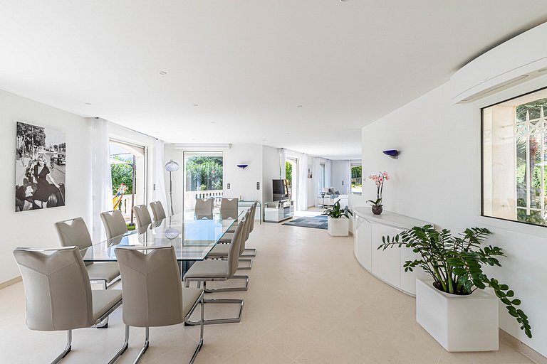 Azu132 - Villa d’Exception à Louer à Super Cannes