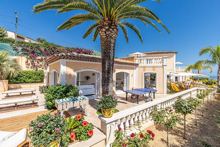 Azu132 - Villa d’Exception à Louer à Super Cannes