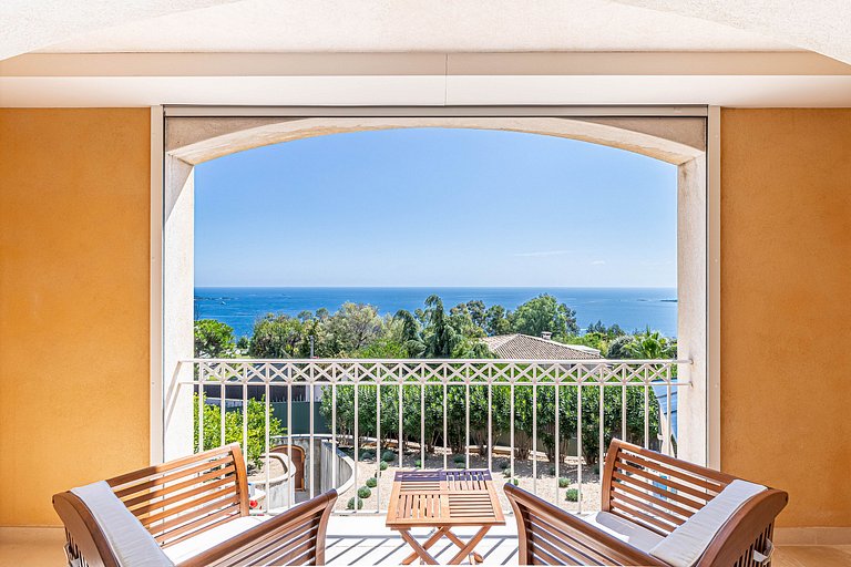 Azu132 - Exceptional Villa for Rent in Cannes