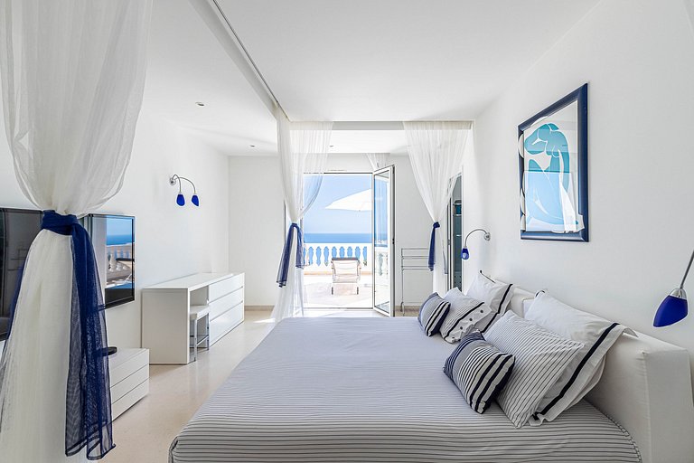 Azu132 - Villa d’Exception à Louer à Super Cannes