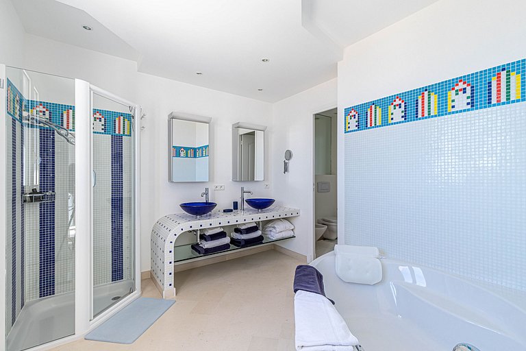 Azu132 - Exceptional Villa for Rent in Cannes