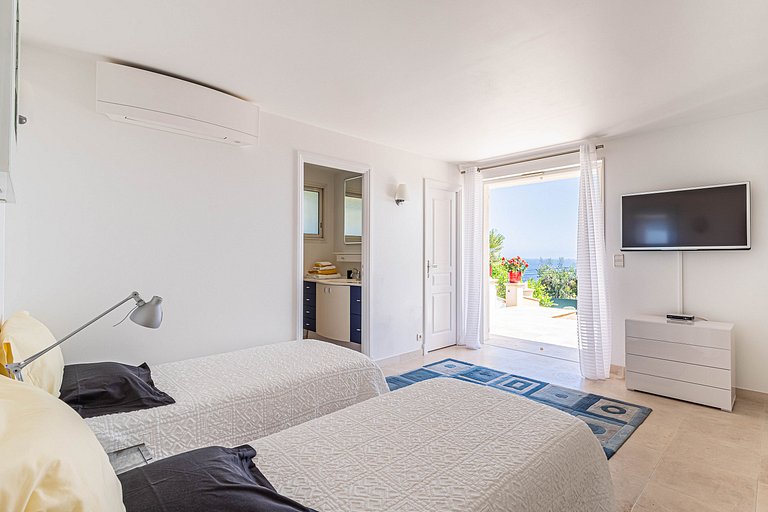 Azu132 - Villa d’Exception à Louer à Super Cannes