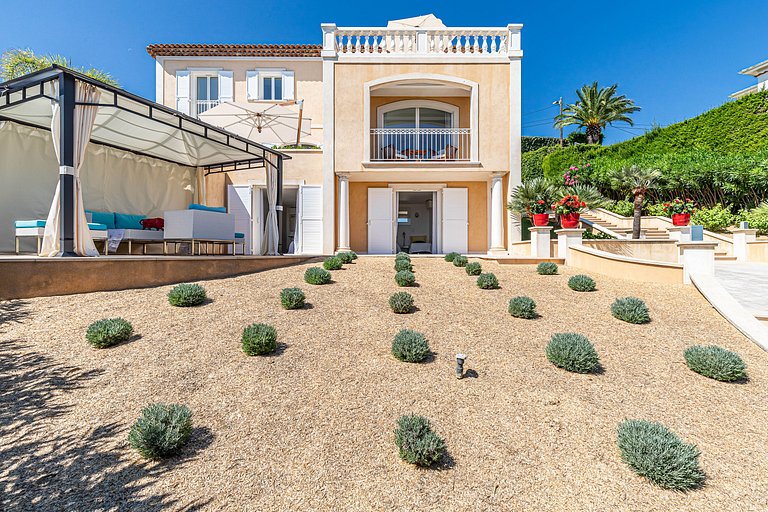 Azu132 - Villa de Lujo en Alquiler en Super Cannes