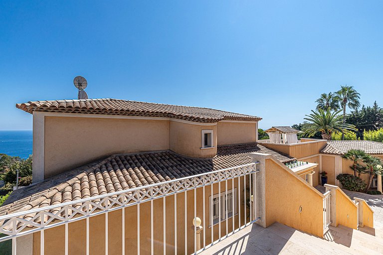 Azu132 - Exceptional Villa for Rent in Cannes
