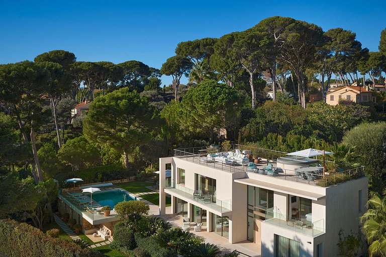 Azu054 - Exclusive Villa in Billionaires’ Bay