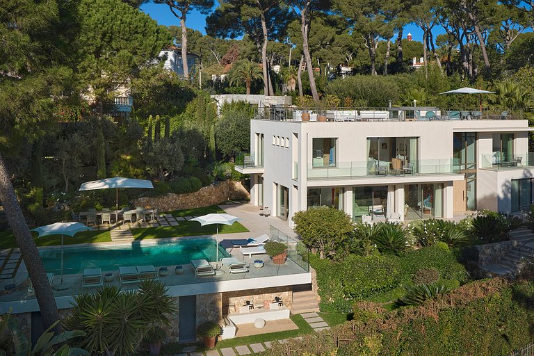 Azu054 - Exclusive Villa in Billionaires’ Bay