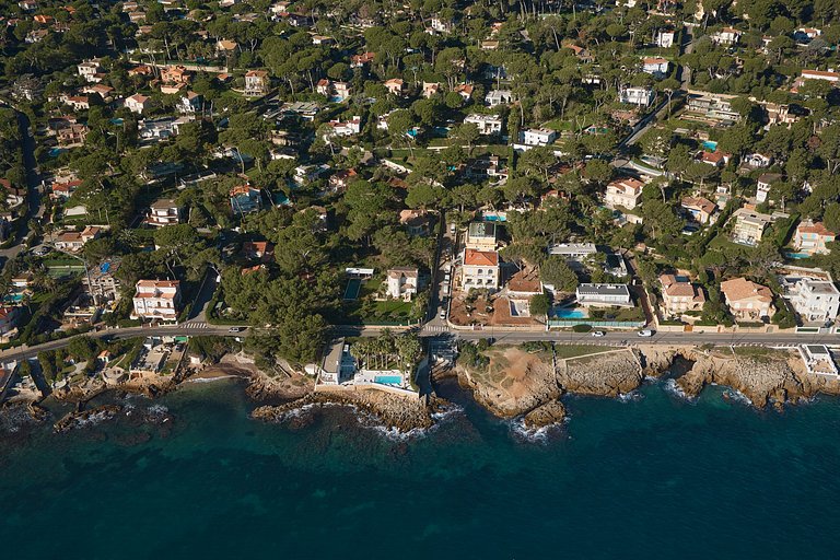 Azu054 - Exclusive Villa in Billionaires’ Bay
