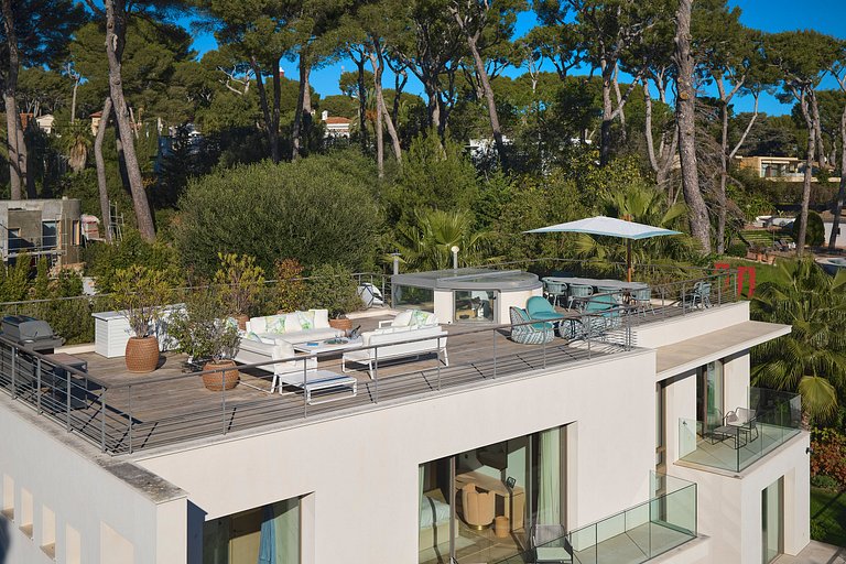 Azu054 - Exclusive Villa in Billionaires’ Bay