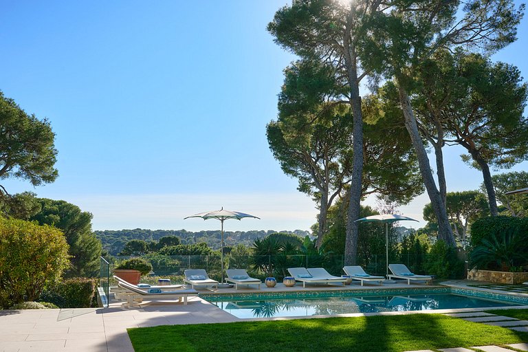 Azu054 - Exclusive Villa in Billionaires’ Bay