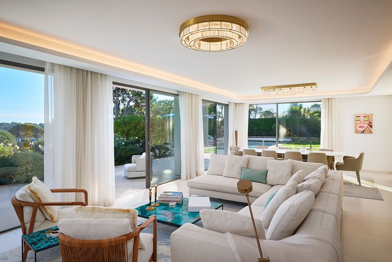Azu054 - Exclusive Villa in Billionaires’ Bay