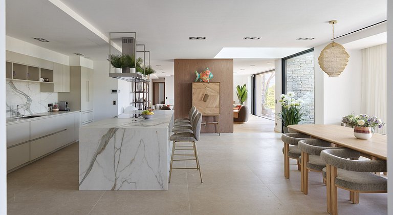 Azu068 - Luxury Villa with Views on Saint-Tropez