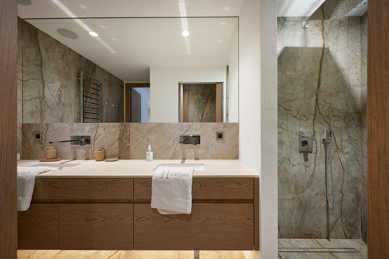 Azu068 - Luxury Villa with Views on Saint-Tropez