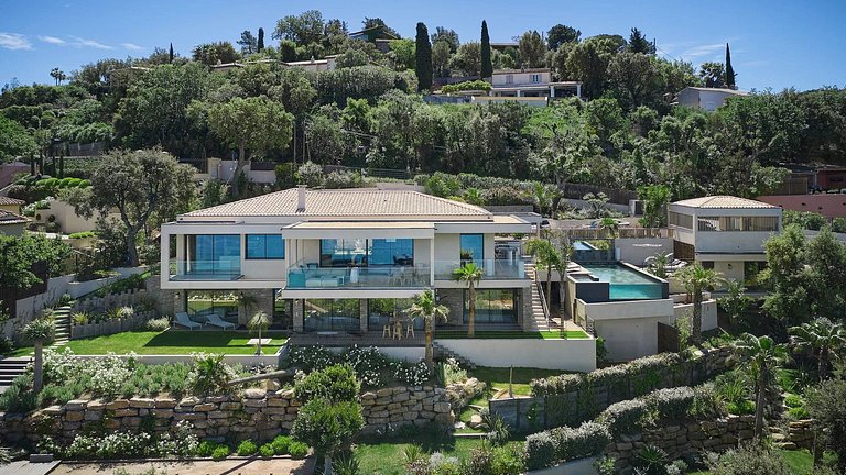 Azu052 - Prestigious Contemporary Villa in Gassin
