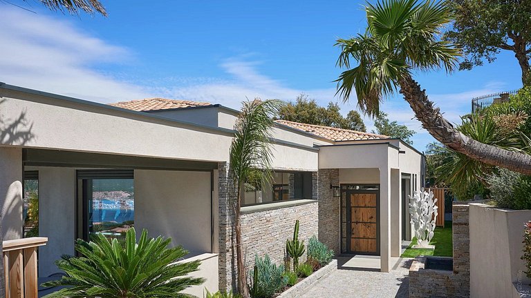 Azu052 - Prestigious Contemporary Villa in Gassin
