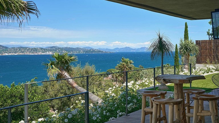 Azu052 - Prestigious Contemporary Villa in Gassin